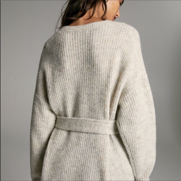 Aritzia Babaton - extremely soft Wool Sweater with Matching Belt - like new - Picture 3 of 12